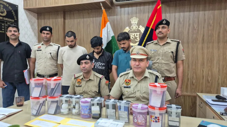 36 मोबाइल, 53 ATM कार्ड और 15 राज्यों में फैला नेटवर्क: निवेश के नाम पर 2.53 करोड़ की ठगी करने वाला साइबर गैंग गिरफ्तार