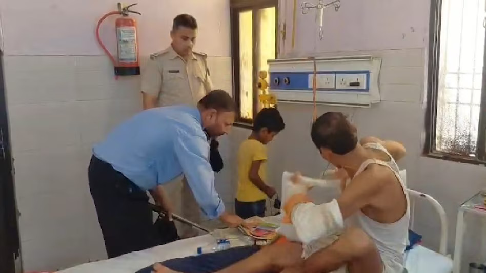 हॉस्पिटल में शराब पार्टी का खुलासा, मरीज के परिजन कोल्ड ड्रिंक की बोतलों में लाते थे शराब