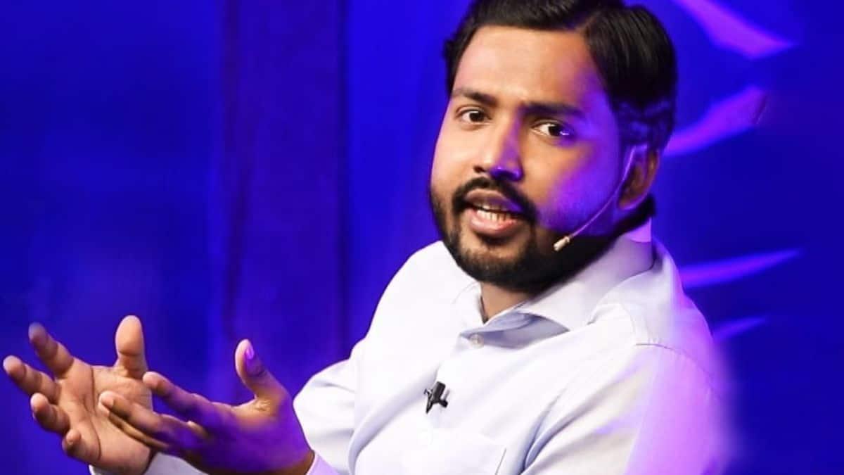 ‘उसका सियासी आका है…’ फैजल खान पर FIR दर्ज कराने पहुंचे रोशन आनंद, कोचिंग विवाद ने पकड़ा नया मोड़